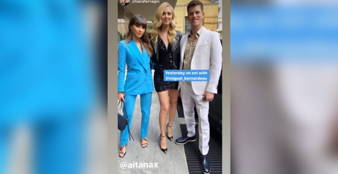 Chiara Ferragni posa con Aitana y Miguel Bernardeau en Milán