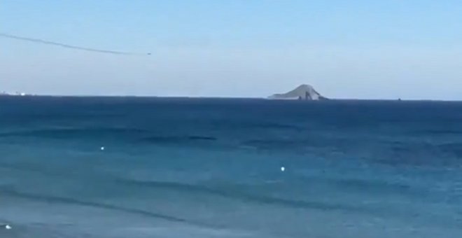 Un avión de la Academia General del Aire cae al mar frente a La Manga