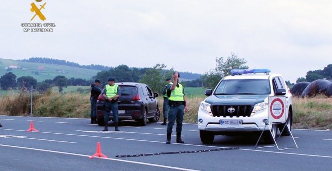 Le sorprenden conduciendo sin carnet y se identifica con otro nombre