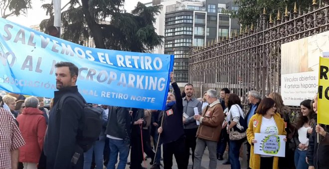 Vecinos de Retiro se concentran contra el parking de El Retiro.