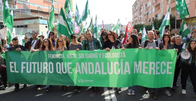 Andalucía celebra un 28-F dual, marcado por la lucha en la calle y el intento de Moreno de envolverse en la bandera