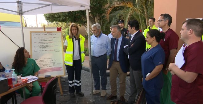 Torres visita el punto de atención primaria en el hotel de Adeje