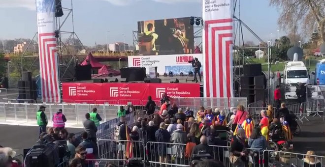 Consignas independentistas en el acto de Puigdemont en Perpignan