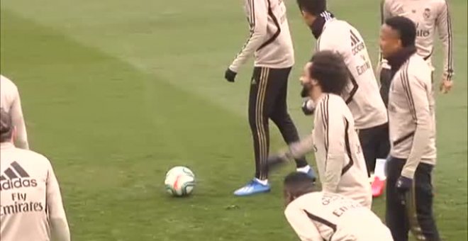 Buen ambiente en el entrenamiento del Real Madrid
