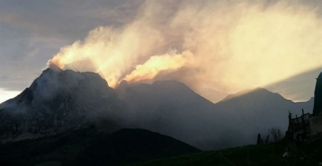 Cantabria registra dos incendios forestales activos en Cabuérniga