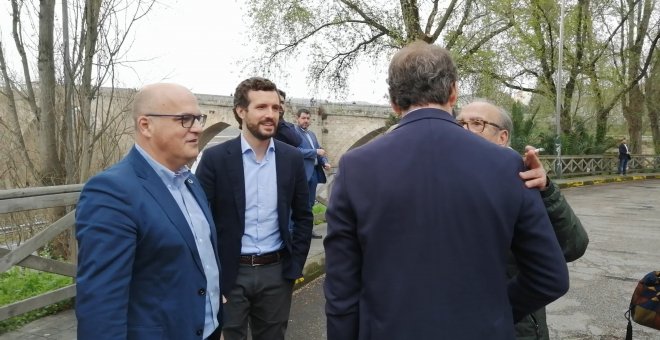 Casado, Rajoy y Feijóo llegan a un acto en Orense