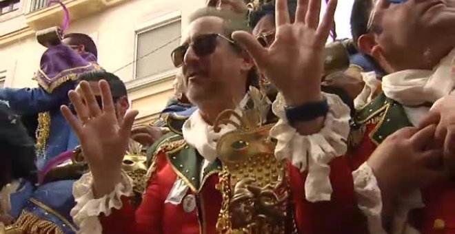 El Carnaval se despide de Cádiz entre coplas y degustaciones