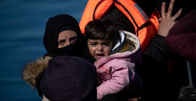 Una niña de cuatro años muere en el Egeo tras días pidiendo rescate a Grecia y a Malta