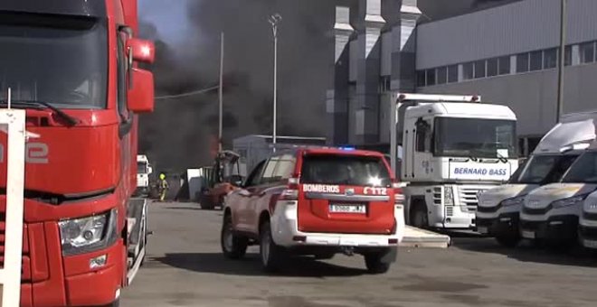 Un colegio y varios restaurantes desalojados por un incendio en Alicante