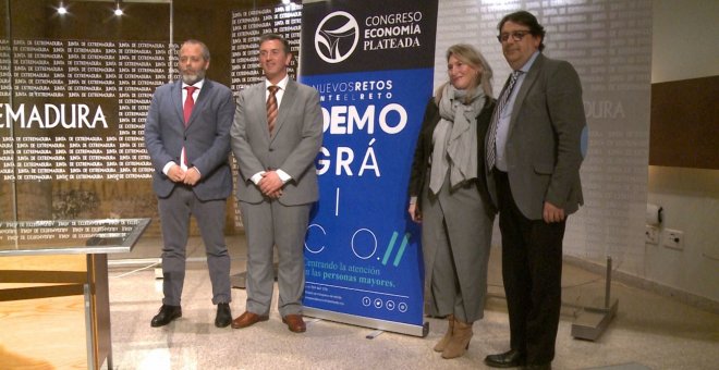 Consejeros de Sanidad y Economía extremeños en rueda de prensa