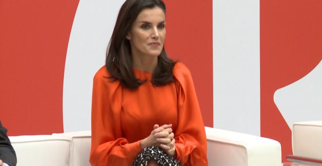 La Reina Letizia confía en el animal print para potenciar la marca España