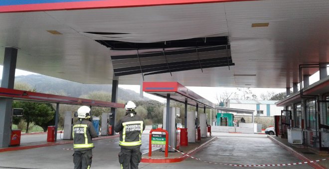 El fuerte viento provoca más de un centenar de incidencias en el litoral