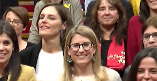 Las 59 diputadas del Parlament se unen por el Día de la Mujer