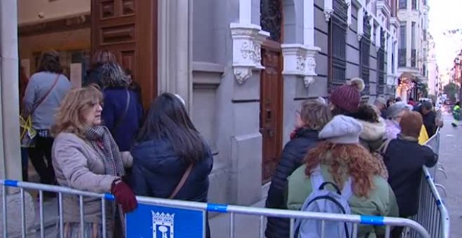 Disminuye el número de fieles haciendo cola para ver al Cristo de Medinaceli