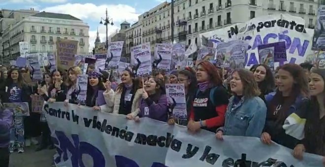 Concentración de estudiantes en la Puerta del Sol de Madrid en apoyo al 8M