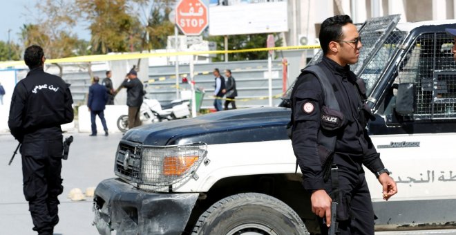 Un policía muerto y cinco heridos en un ataque terrorista en la embajada de EEUU en Túnez