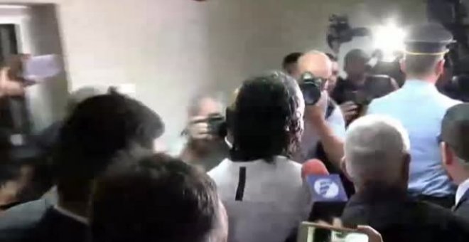 La policía detiene a Ronaldinho por entrar en Paraguay con un pasaporte falso