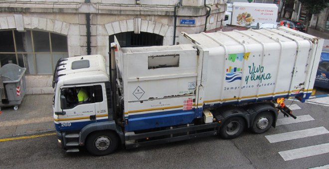 El contrato del servicio de basuras de Santander contemplaba reducir la plantilla, que cuenta con 59 operarios menos que en 2013