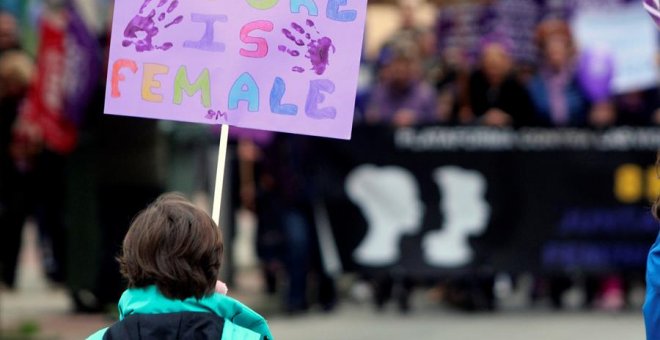 Centenares de feministas toman las plazas de Madrid para calentar motores de cara a las manifestaciones