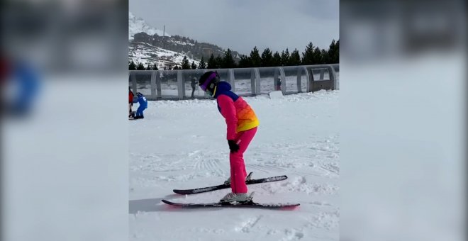 Pedroche disfruta con su pareja de su primera vez esquiando
