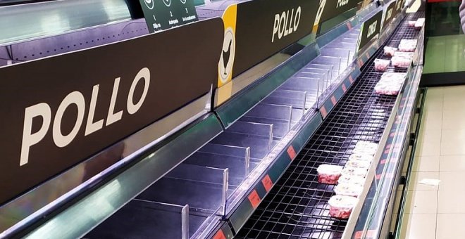 El Gobierno español y la patronal de los supermercados coinciden en pedir que no se haga acopio añadido de alimentos por el coronavirus