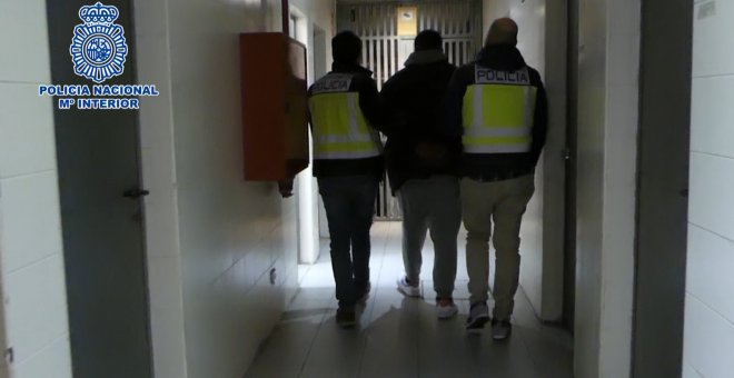 Detienen a tres personas por presunta estafa y falsedad documental