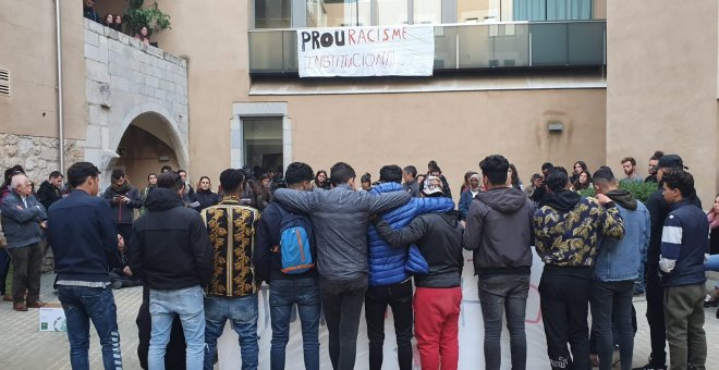 Tancada per Drets a Girona: "Tots nosaltres hem passat per centres, i tots hem dormit al carrer"