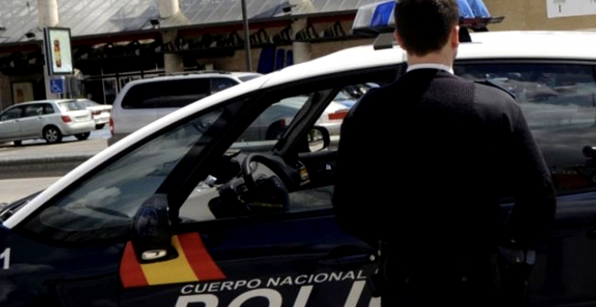 La Policía cierra una cafetería abierta en Madrid y multa al encargado y a sus cinco clientes