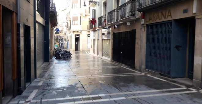 Tranquilidad en el centro de Pamplona en el primer día de estado de alarma