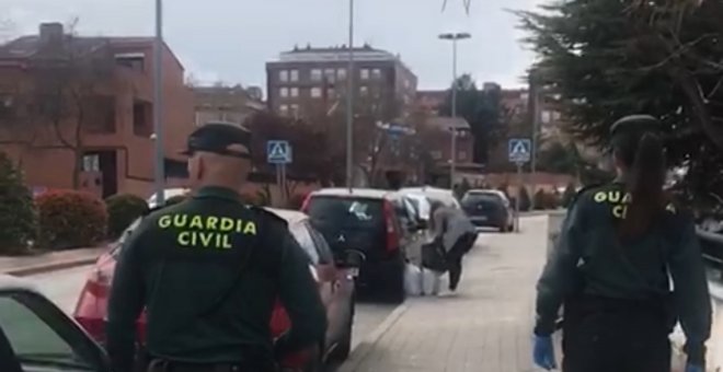Guardia Civil explica las restricciones y comprueba los desplazamientos