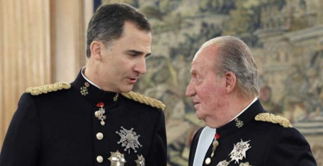 Felipe VI retira la asignación económica a su padre y renuncia a su herencia personal