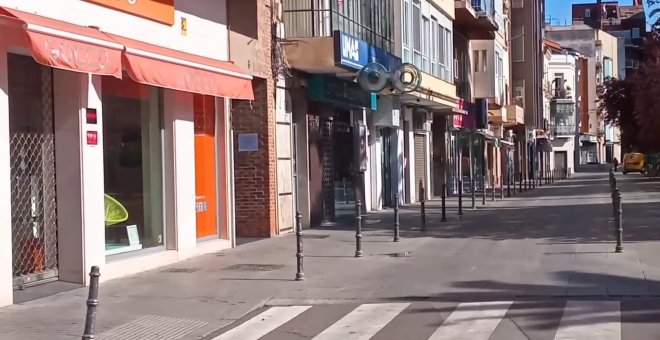 Calles vacías y establecimientos cerrados en Badajoz