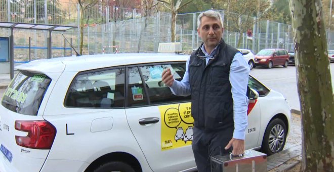 Portavoz de taxistas nos enseña y explica la desinfección de un taxi