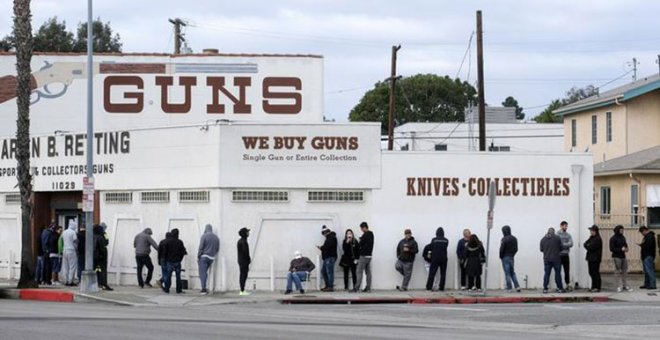 Cuando la realidad supera la ficción: miles de estadounidenses compran armas