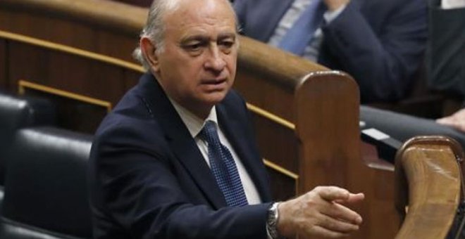 Fernández Díaz dice que "cuestionar la monarquía es más letal para España que el coronavirus" y las redes no dan crédito