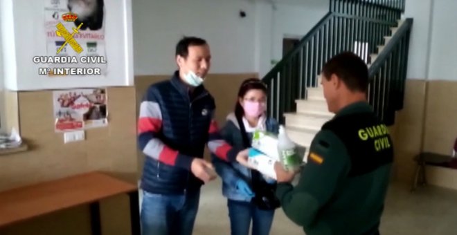 Guardia Civil entrega a autoridades sanitarias mascarillas donadas por empresas y ciudadanos chinos