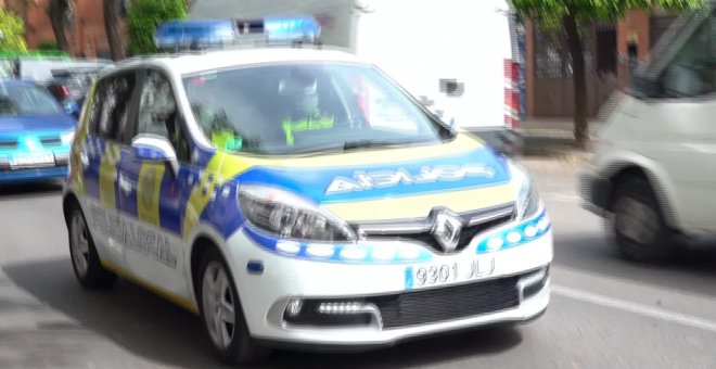 Coche patrulla de Sevilla recordando el estado de alerta