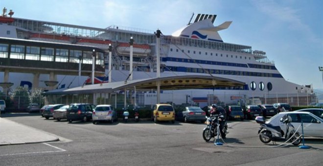 La Fiscalía pide más de 50 años de cárcel para el grupo que ayudaba a inmigrantes albaneses a colarse en el ferry