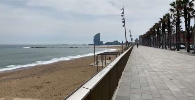 Playa desierta en Barcelona