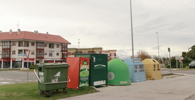 El Ayuntamiento intensifica la limpieza y desinfección de los contenedores de basura para evitar la propagación del coronavirus