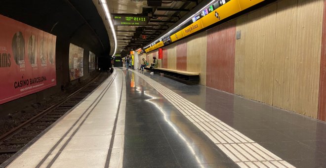 Els usuaris del transport públic cauen un 90% després de més d’una setmana de confinament