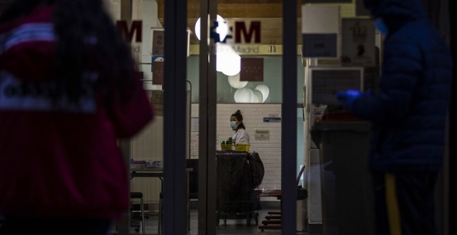 Médicos de Madrid organizan dimisiones en bloque de sus cargos en centros de salud en protesta por la gestión de Ayuso