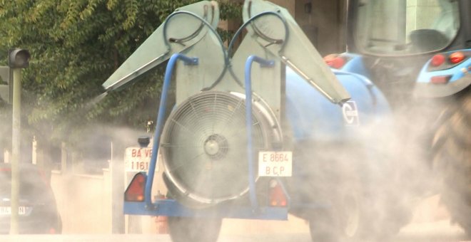 Desinfectan las calles de Mérida con tractores