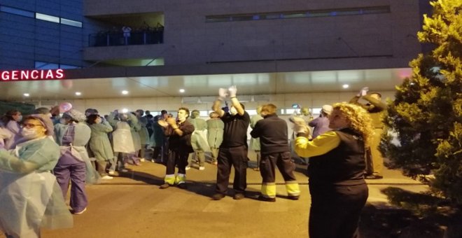 Carteros de Andújar, Úbeda y Jaén capital aplauden al personal de hospitales