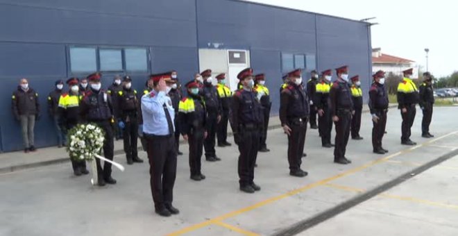 Compañeros del mosso fallecido por Covid-19 reciben las condolencias de la Guardia Civil