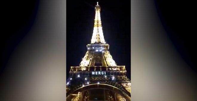 La Torre Eiffel proyecta mensajes de agradecimiento
