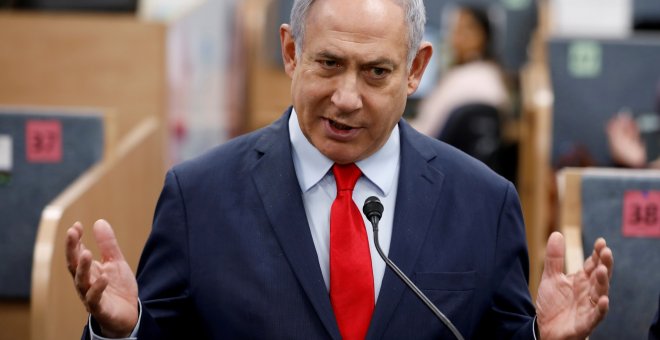Netanyahu quiebra la coalición opositora y se reinventa en un Gobierno de "emergencia"