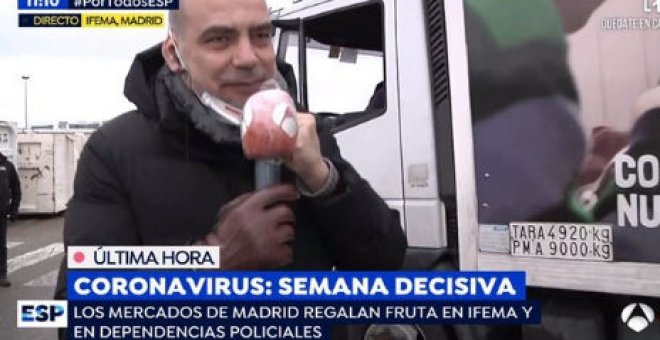 Críticas a Nacho Abad, reportero de Susanna Griso, por colarse en un almacén del hospital del IFEMA tosiendo y tocando cosas