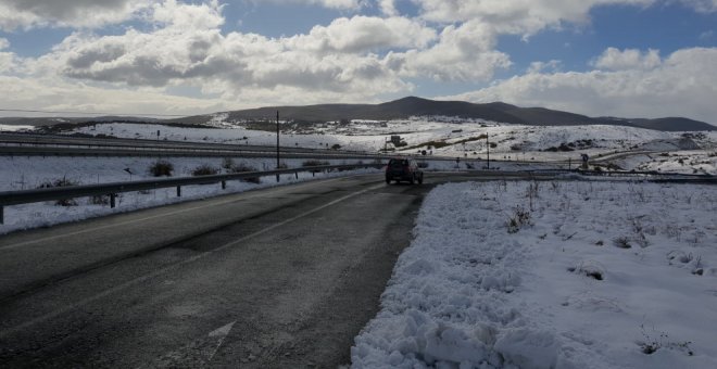 La nieve obliga a circular con precaución en la A-67 entre Reinosa y Matamorosa y en dos carreteras autonómicas