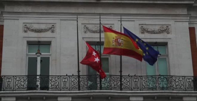 Banderas a media asta en el primer día de luto en la Comunidad de Madrid